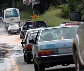 Motoristas enfrentam 15 km de congestionamento na volta do feriado.(Imagem:Cidadeverde.com)