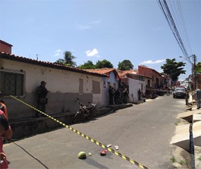 Jovem é morto e cai dentro da casa de tio no bairro Buenos Aires.(Imagem:Divulgação)