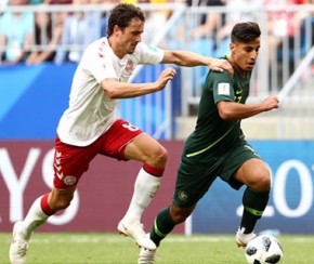 Dinamarca e Austrália empatam e seguem vivas no Grupo C da Copa.(Imagem:Folha Press)