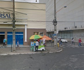 Dupla rouba malote de dinheiro e troca tiros com guardas na Praça da Bandeira.(Imagem:CidadeVerde.com)