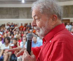 Lula ataca Lava Jato e diz não ser pombo para usar tornozeleira.(Imagem:Folha Press)
