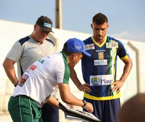 Alex Mineiro quer foco no Náutico antes do jogo com o Parnahyba.(Imagem:Luís Júnior/A.A.Altos)