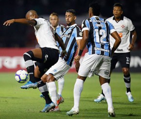 Grêmio e Inter tentam G-4 após queda em mata-matas.(Imagem:Folha Press)