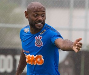 Vagner Love faz gol e Boselli erra pênalti em jogo-treino do Corinthians.(Imagem:Daniel Augusto Jr)