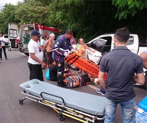 Motorista perde controle de carro e atinge duas pessoas.(Imagem:CidadeVerde.com)