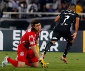 Botafogo vence, respira e faz Corinthians parar na tabela.(Imagem:Estadão Conteúdo)