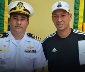 Marinha homenageia banhista que salvou jovem de afogamento.(Imagem:Camila Neto)