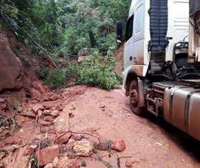 Estradas destruídas impedem produtores de escoar safra.(Imagem:Cidadeverde.com)