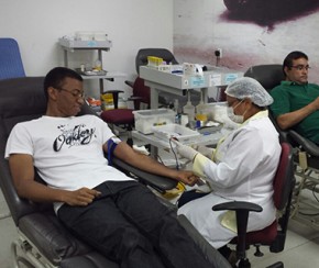 Jornalistas doam sangue em ação solidária no Hemopi.(Imagem:Cidadeverde.com)