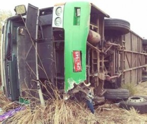 Ônibus com romeiros capota e mata duas pessoas no Ceará.(Imagem:CidadeVerde.com)