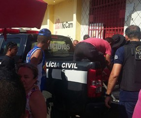 Sem carro tumba, corpo é levado ao IML em viatura após 3 horas de espera.(Imagem:Cidadeverde.com)