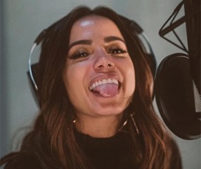 Anitta diz que usou tutoriais para aprender a beijar.(Imagem:Divulgação)