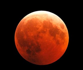 Maior eclipse lunar do século poderá ser visto por toda as regiões Sul, Sudeste e Nordeste.(Imagem:Agência Brasil)
