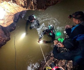 Após 18 dias, Tailândia resgata 12 garotos e treinador presos em caverna.(Imagem:Uol)