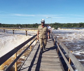 Passarela da Cachoeira do Urubu é liberada para visitantes.(Imagem:PME)