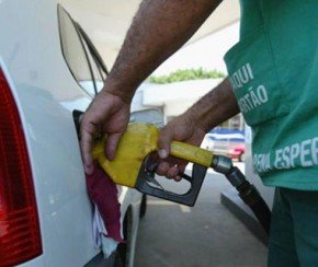Preço da gasolina chega a quase R$ 4,50 e deve aumentar mais.(Imagem:Cidadeverde.com)
