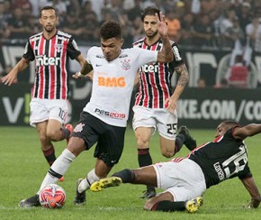 Com arbitragem polêmica, Corinthians vence São Paulo e aumenta crise rival.(Imagem:Daniel Augusto Jr)