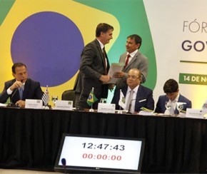 Wellington Dias entrega carta ao presidente eleito Jair Bolsonaro.(Imagem:Divulgação)