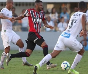 Daniel Alves dá empate ao São Paulo contra o Santos na Vila.(Imagem:Rubens Chiri)