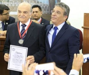 Jesus Tajra recebe Medalha do Centenário da APL.(Imagem:Wilson Filho)