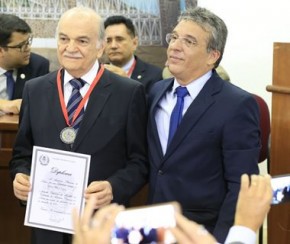 Jesus Tajra recebe Medalha do Centenário da APL.(Imagem:Wilson Filho)