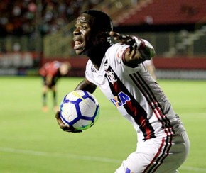 Vitória e Flamengo empatam com pênalti bizarro e gol em impedimento.(Imagem:Gazeta Esportiva)