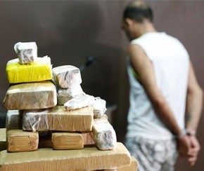Homem é preso com droga em mala avaliada em R$ 40 mil.(Imagem:Roberta Aline)