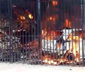 Incêndio em oficina destrói prédio e queima quatro veículos em Teresina.(Imagem:Reprodução)