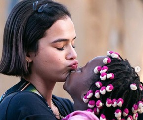 Bruna Marquezine mostra momentos com crianças em Angola.(Imagem:Instagram)