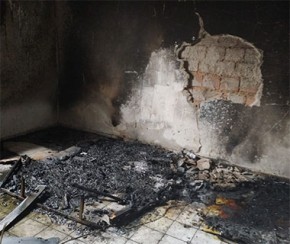 Incêndio destrói quarto e morador acorda com fogo em colchão; celular seria causa(Imagem:Izabella Pimentel/Cidade Verde)