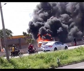 Caminhão pega fogo na BR-316 em Teresina, mas trânsito foi liberado.(Imagem:Reprodução)