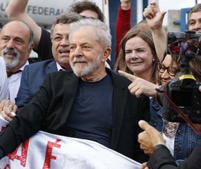 Em 1º discurso, Lula ataca 