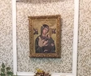 Vândalo atira objeto e danifica em ícone de Nossa Senhora na Igreja da Vila Operária.(Imagem:CidadeVerde.com)