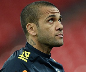 Daniel Alves inicia tratamento de lesão no joelho(Imagem:Divulgação)