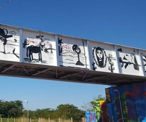 Antes da inauguração, painéis de artistas são pichados em avenida.(Imagem:Cidadeverde.com)