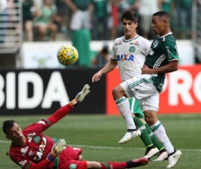 Tempo gasto no futebol brasileiro para pressionar a arbitragem.(Imagem:Cesar Greco)