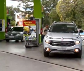 Motoristas correm aos postos e preço da gasolina deve subir até este sábado.(Imagem:Cidadeverde.com)