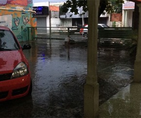 Chuva forte causa transtornos, danifica prédio da Semec e põe em alerta 56 áreas de risco.(Imagem:Cidadeverde.com)