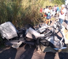 Jovem morre em grave acidente com bitrem; carro se dividiu em mais de 15 partes.(Imagem:Reprodução)