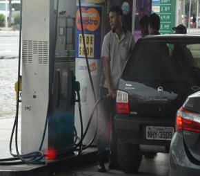 Gerente de posto de gasolina é presa por participar de desvio de gasolina do MPE.(Imagem:Cidadeverde.com)