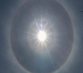Círculo colorido ao redor do sol chama atenção no céu do Piauí.(Imagem:Cidadeverde.com)
