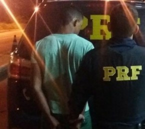 PRF prende dupla suspeita de roubos a motos no momento em que praticavam assalto.(Imagem:PRF)