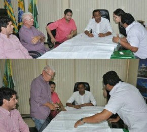 Reunião debate pendências para a construção das casas no Cajueiro II.(Imagem:SECOM)
