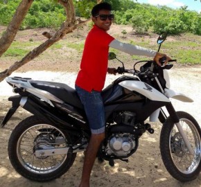 Motocicleta de Agente de Endemias é tomada de assalto em Floriano.(Imagem:Reprodução/Facebook)