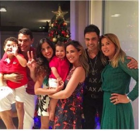 Sem Graciele Lacerda, Zezé Di Camargo passa Natal com Zilu e as filhas.(Imagem:Instagram)