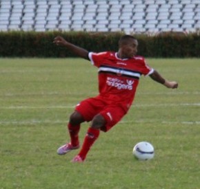 Fabinho, atacante do River-PI.(Imagem:Emanuele Madeira/Globoesporte.com)