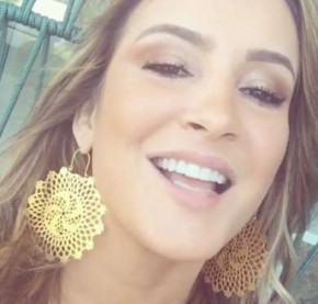 Xii... Claudia Leitte se recusa a tirar fotos e nega abraço a fã.(Imagem:Instagram)