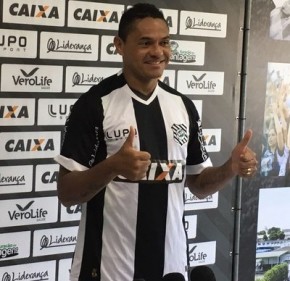 Figueirense apresenta florianense Hélder como novo contratado.(Imagem:Globoesporte.com)
