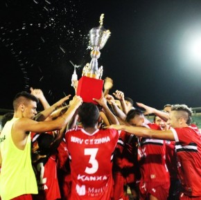 Jogadores do River-Pi comemoram conquista no Albertão.(Imagem:Abdias Bideh/Globoesporte.com)