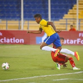 Vitinho revela lesão no tornozelo.(Imagem:Instagram)